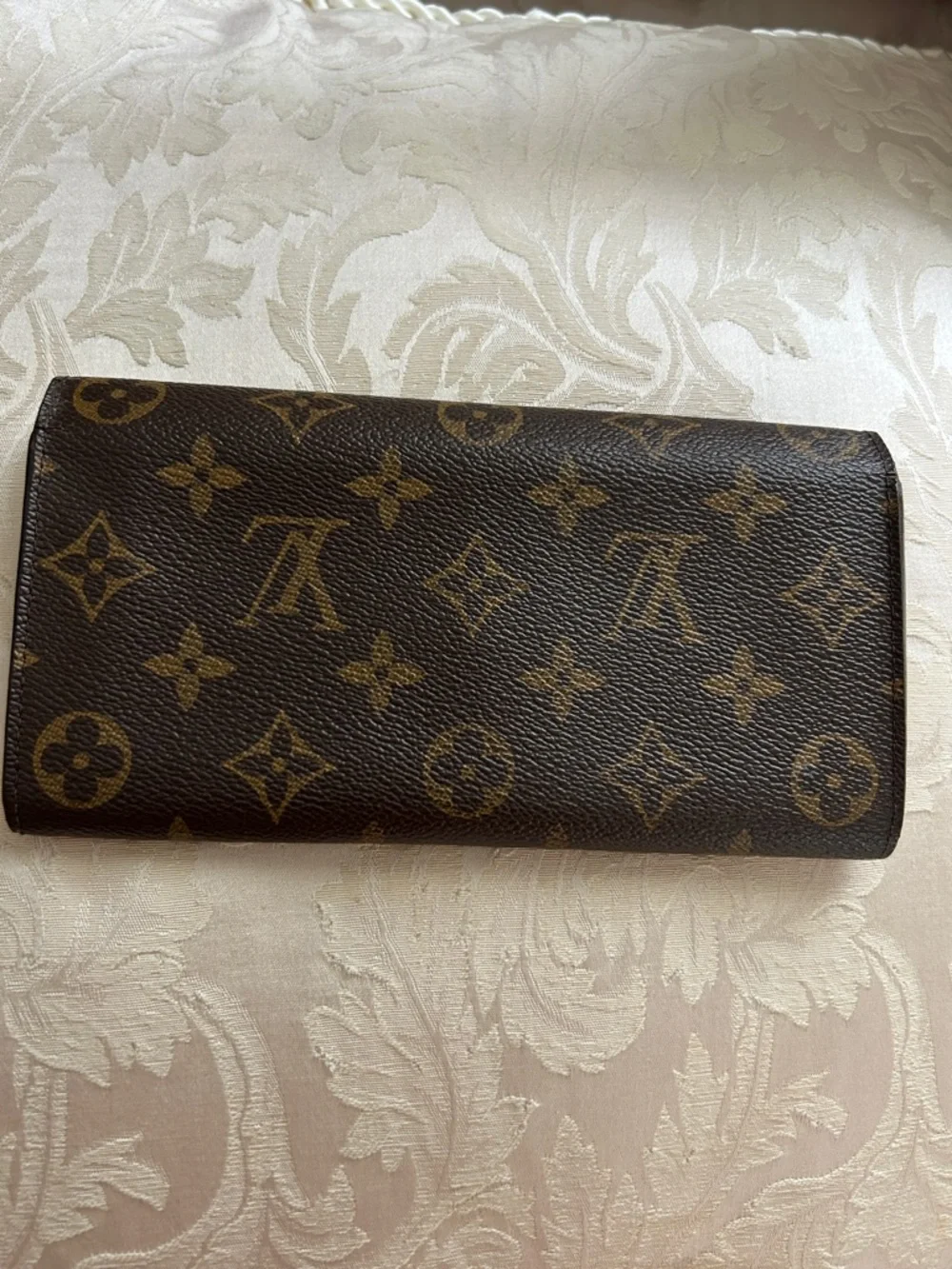 7014. ✨LUXURY✨ Louis Vuitton Emilie MonoWallet - Brown w/ Burgundy Snap. COA. - Picture 2 of 11